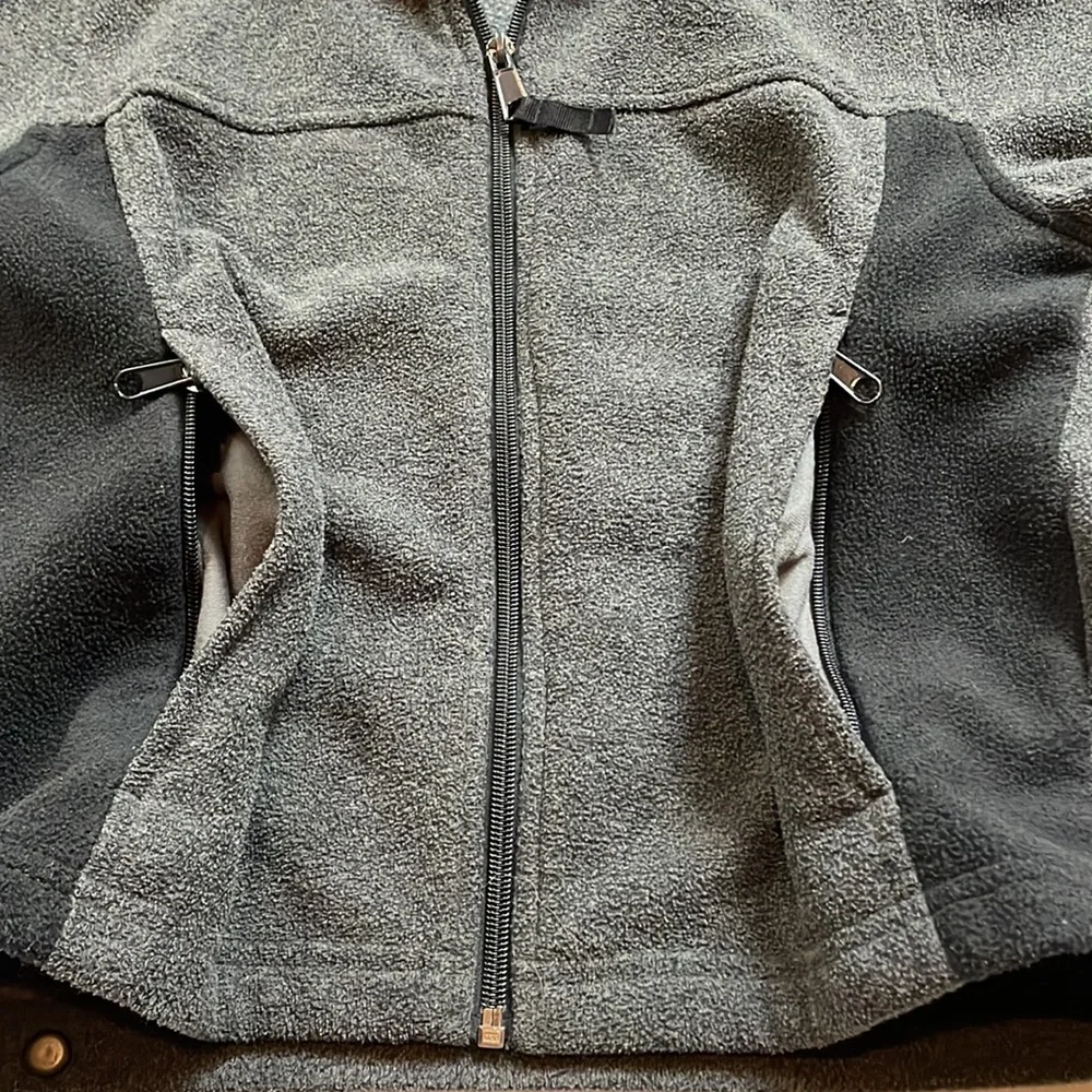Columbia mock neck full zip fleece jacket, gray and black, kids size small